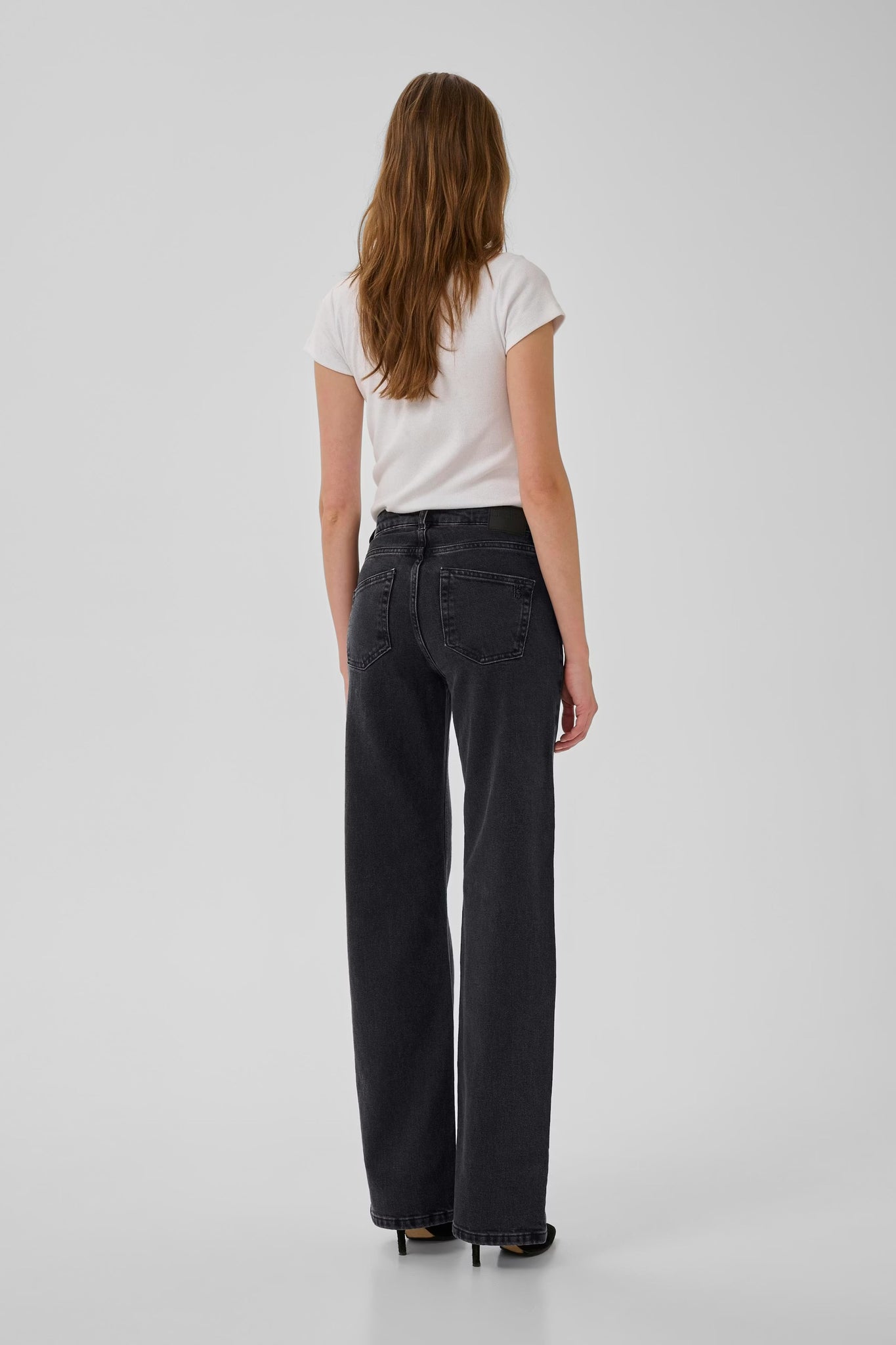 10704222 35 THE LOUIS 139 HIGH