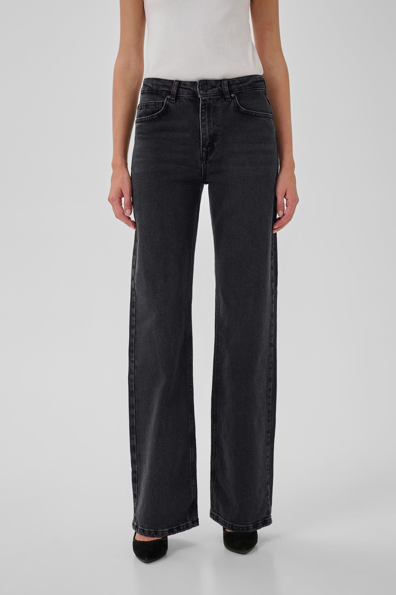 10704222 35 THE LOUIS 139 HIGH