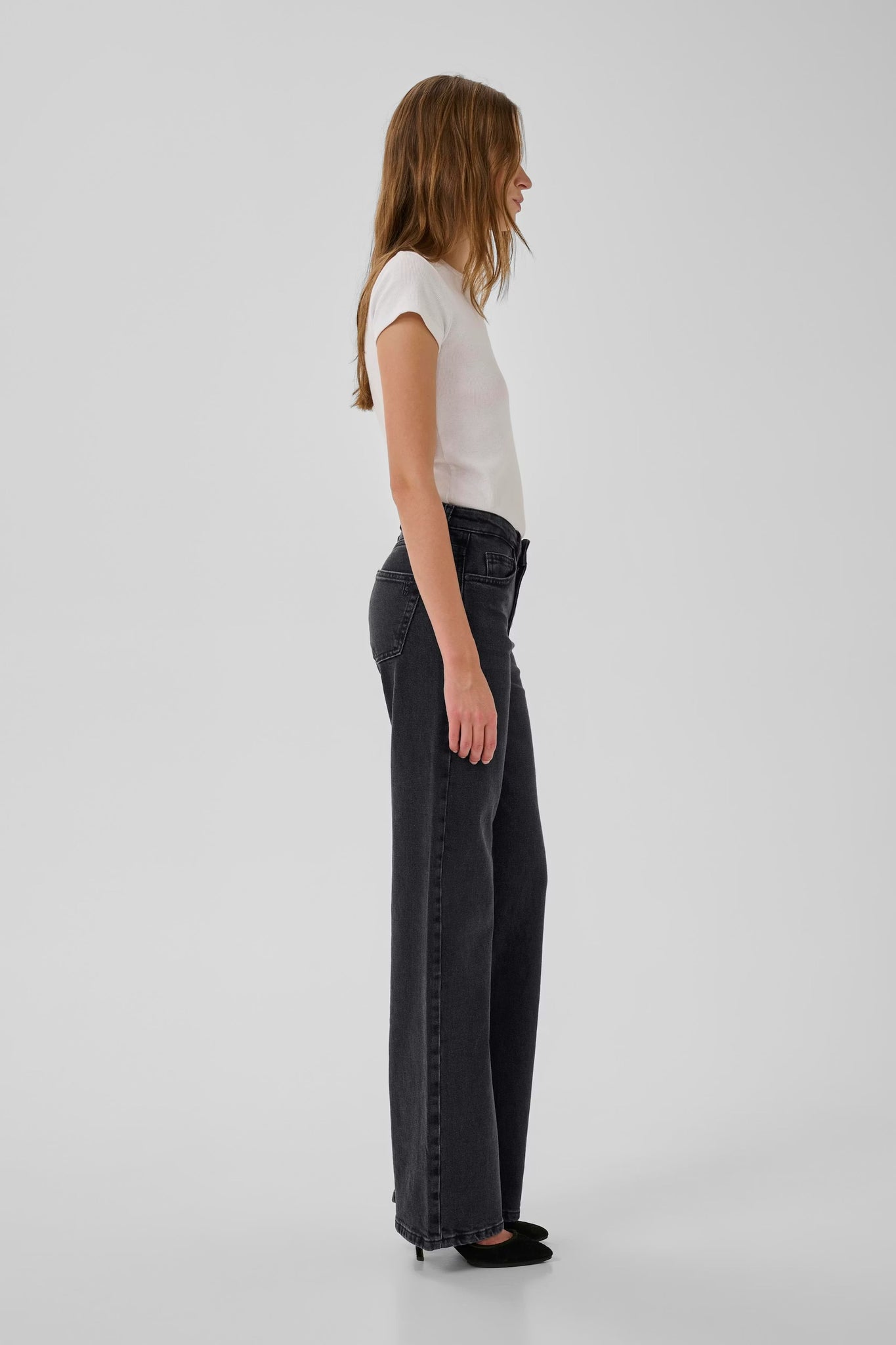 10704222 35 THE LOUIS 139 HIGH