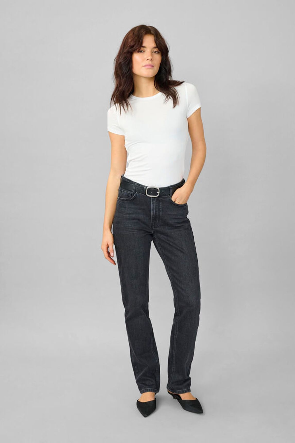 16 THE MODAL TEE