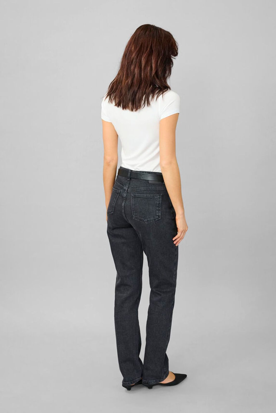 16 THE MODAL TEE